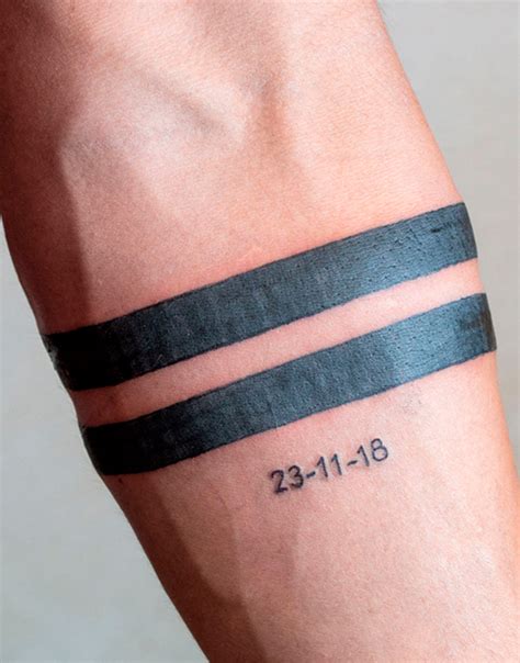 tatuajes de lineas en el brazo|Significado del tatuaje de línea en el brazo: descubre。